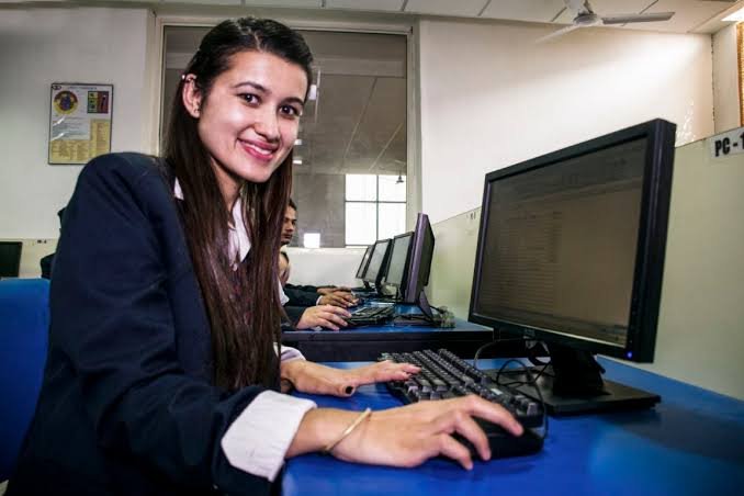 Computer Centre at ANA College Bareilly – High-Speed Networked Lab